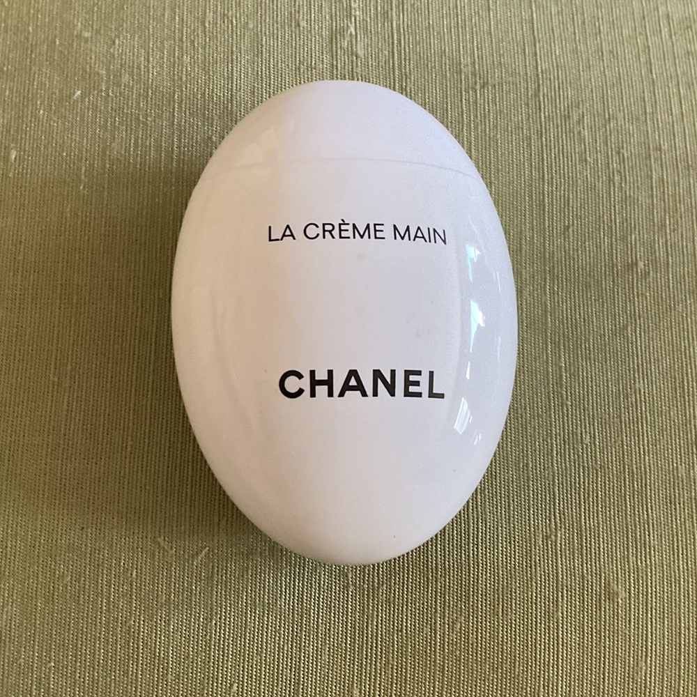 CHANEL New La Crème Main Oval Design